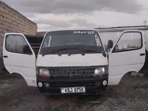 Toyota HiAce 2005 White