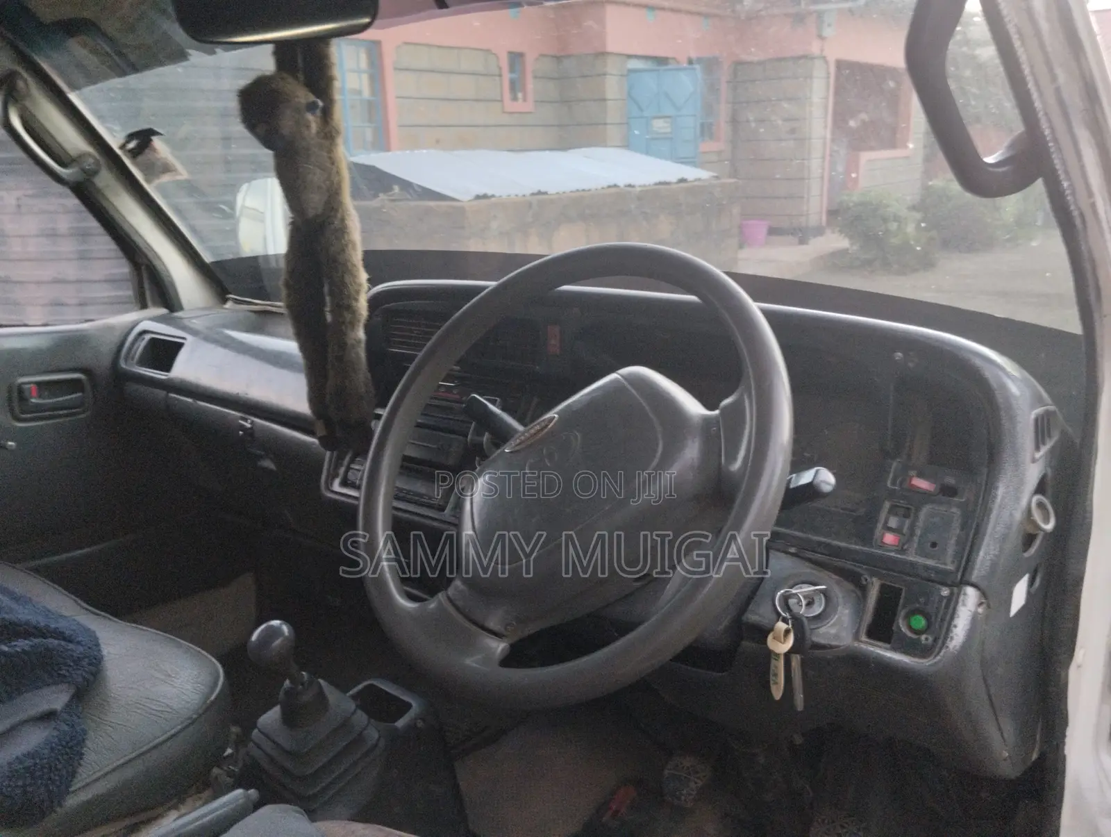 Toyota HiAce 2005 White