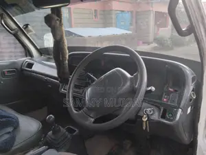 Toyota HiAce 2005 White