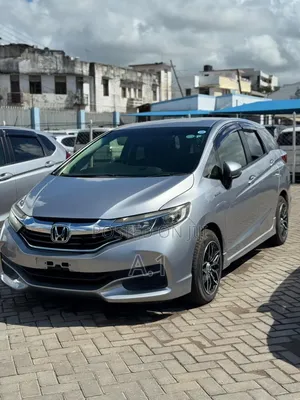 Honda Fit Shuttle 2019 Silver