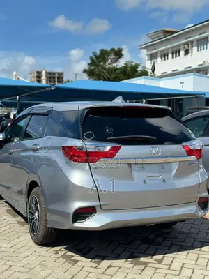 Honda Fit Shuttle 2019 Silver
