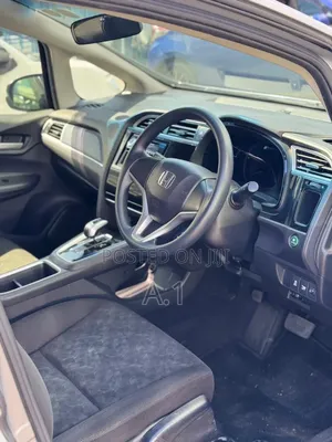 Honda Fit Shuttle 2019 Silver