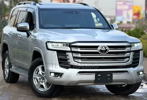 Toyota Land Cruiser 2022 Silver