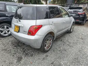 Toyota IST 2004 Silver