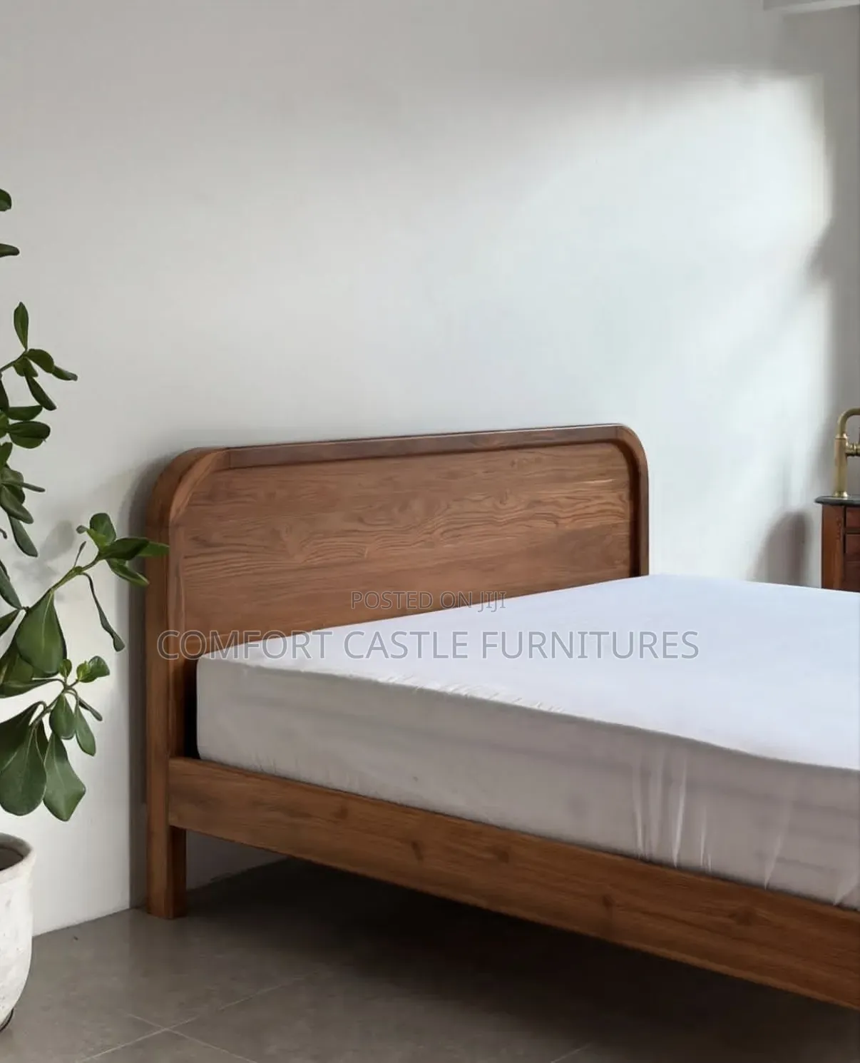 Wooden 5*6 Bed, Platform Design.