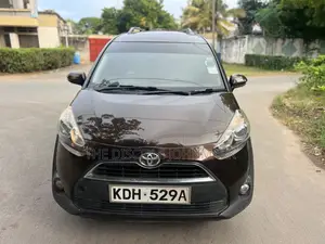 Toyota Sienta 2015 Brown