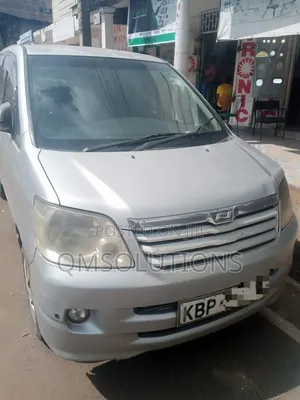 Toyota Noah 2005 Silver