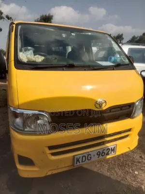 Toyota HiAce 2015 Yellow