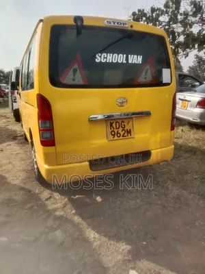 Toyota HiAce 2015 Yellow