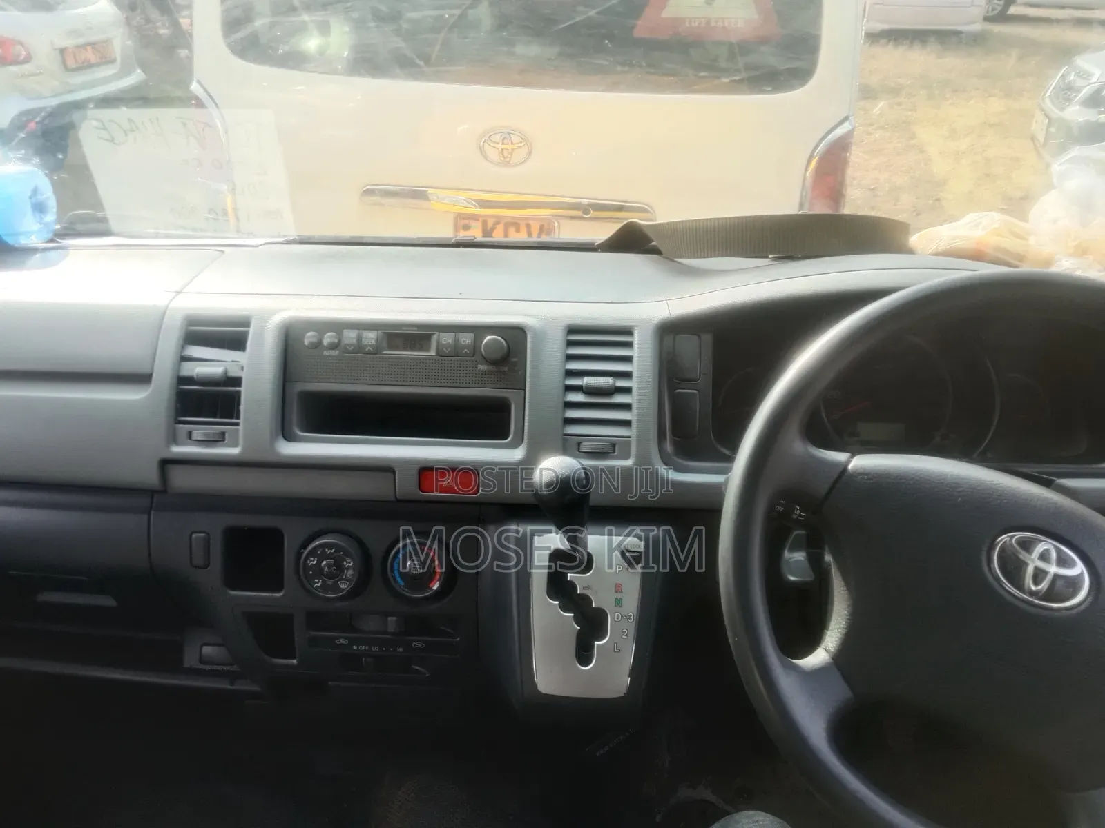 Toyota HiAce 2015 Yellow