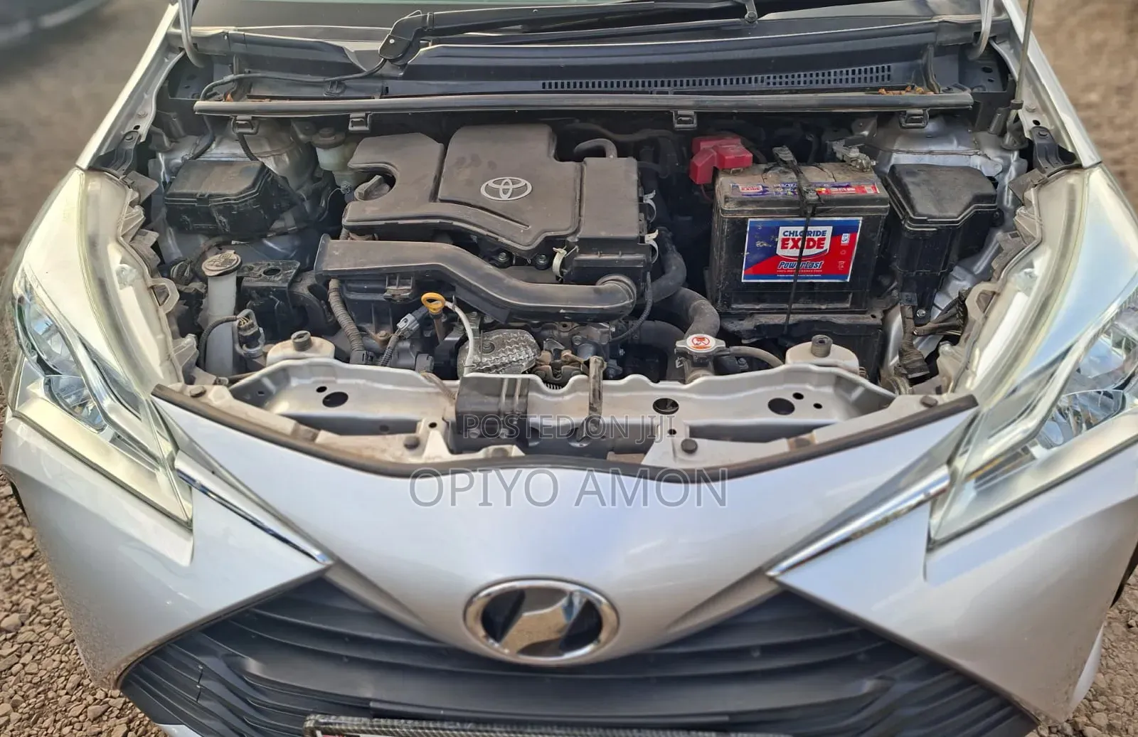Toyota Vitz 2018 Silver