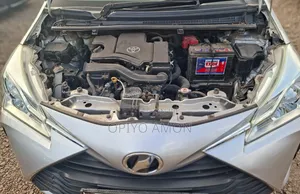 Toyota Vitz 2018 Silver