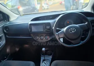 Toyota Vitz 2018 Silver