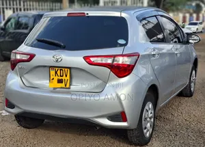 Toyota Vitz 2018 Silver