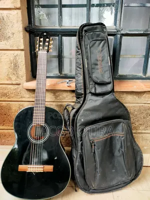 Yamaha C40 Guitar + Quality Bag + Capo