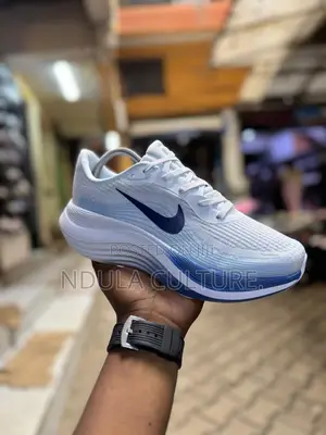 Nike Vomero Plus
