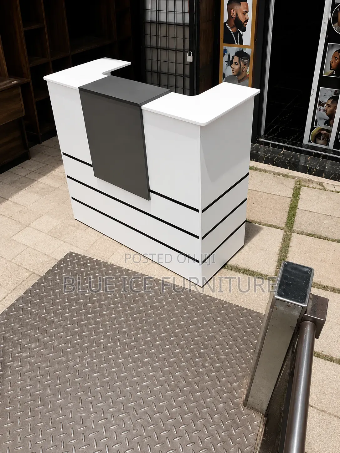Reception 1.2m Smart Waiting Desk