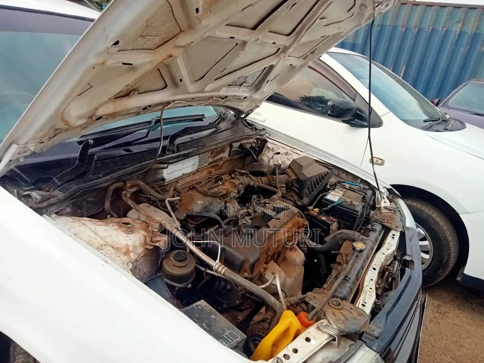 Nissan Advan 2002 White