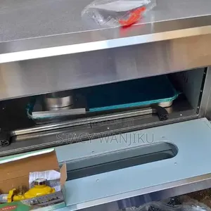 Long Lasting Gas Oven One(1) Deck Two Trays (2)
