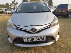 Toyota Vitz 2017 Silver