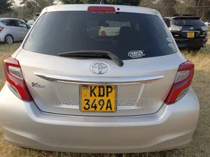 Toyota Vitz 2017 Silver