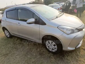 Toyota Vitz 2017 Silver