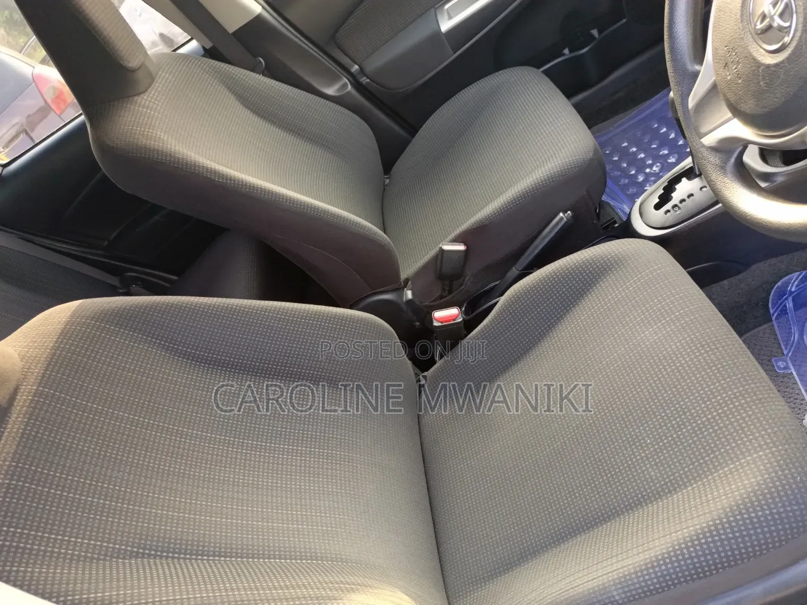 Toyota Vitz 2017 Silver