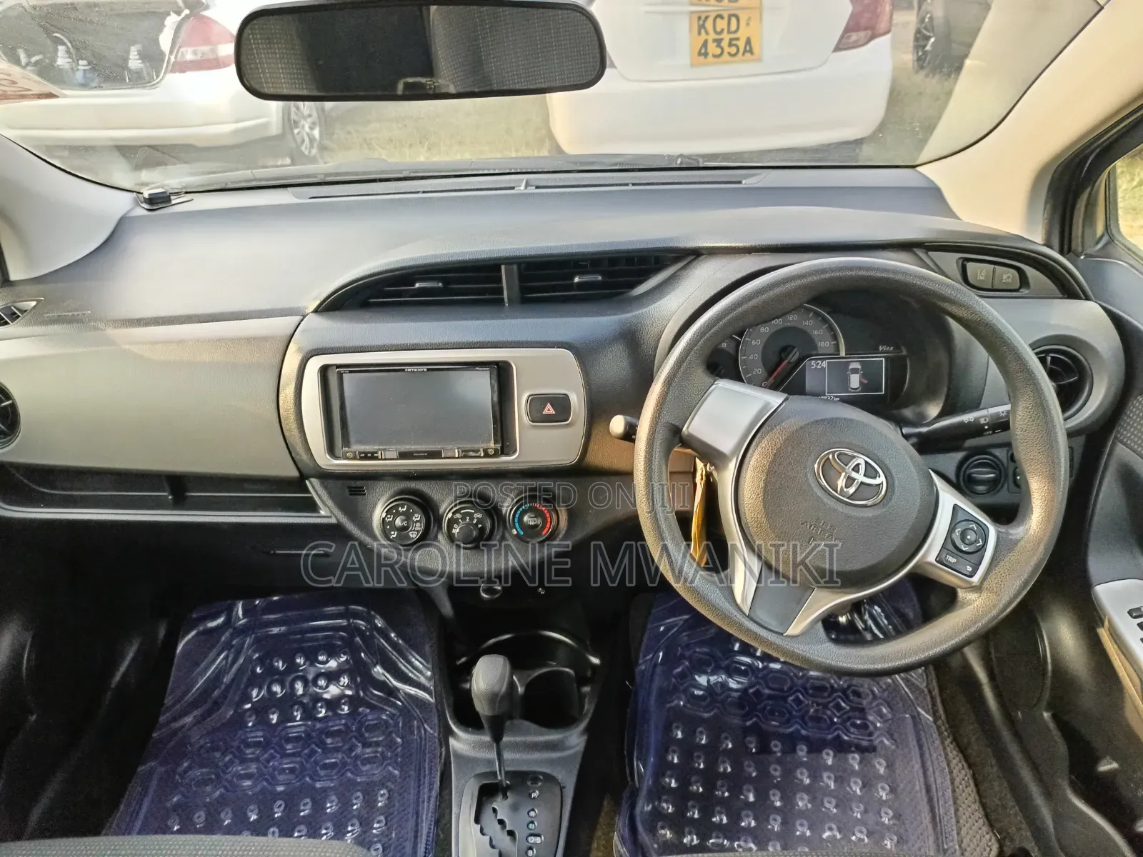 Toyota Vitz 2017 Silver