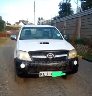 Toyota Hilux 2010 White