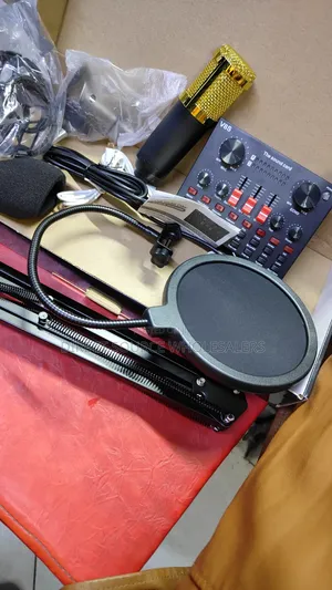 Professional V8s Live Sound Card + Condenser Mic for Recording