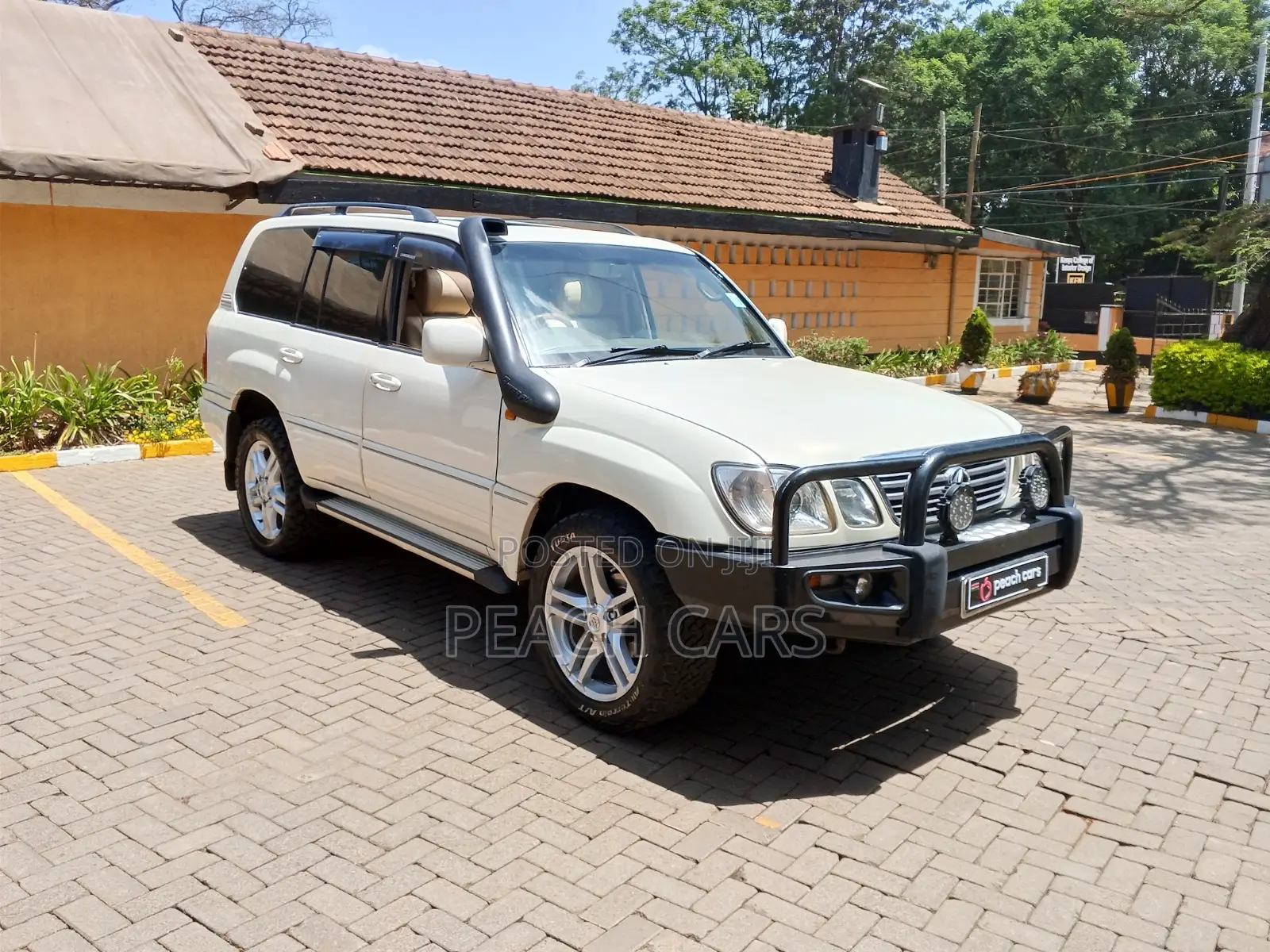 Lexus LX 470 AWD 2000 White