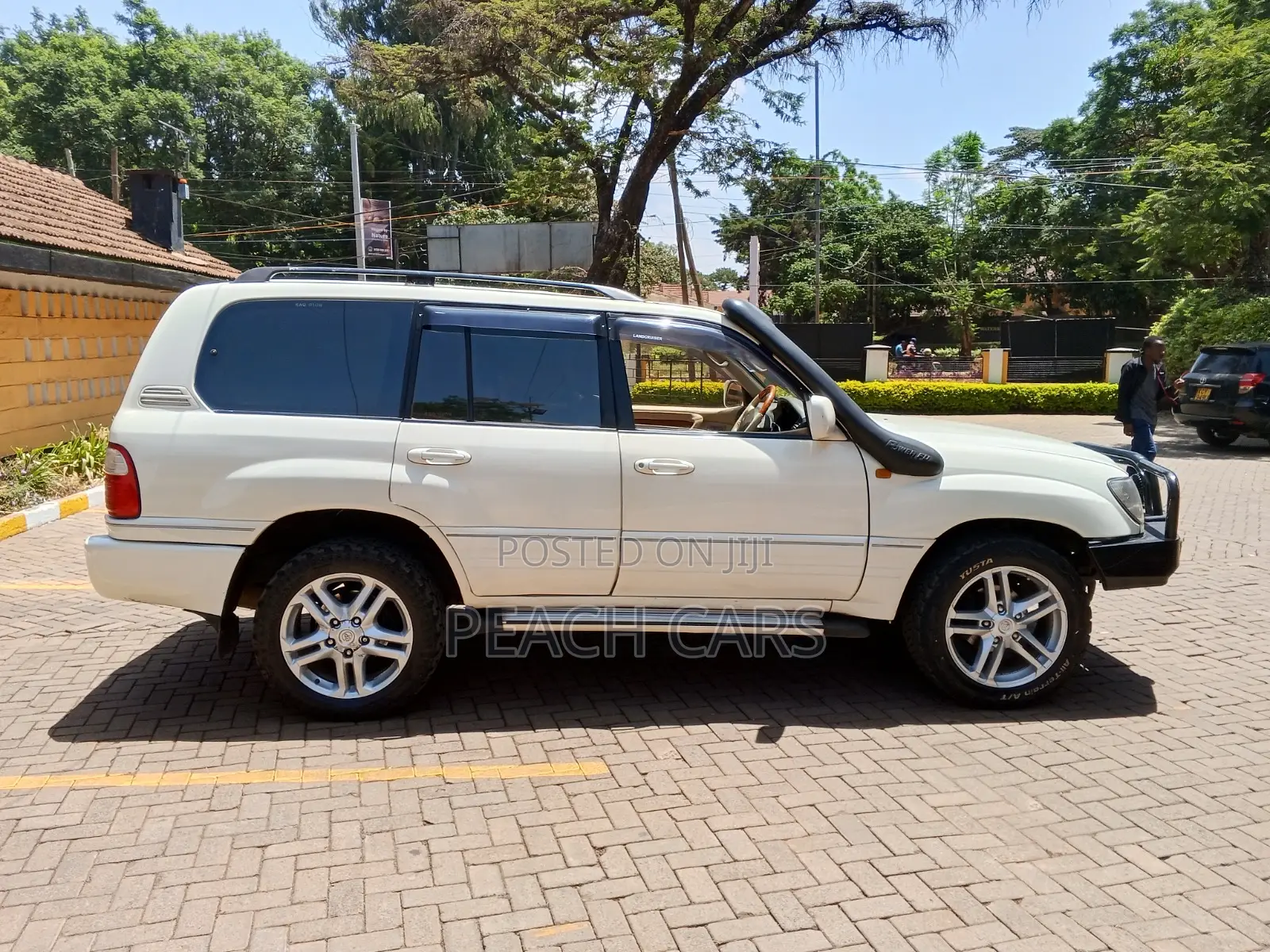 Lexus LX 470 AWD 2000 White