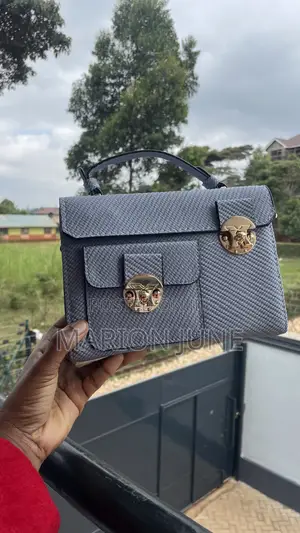 Elegant Leather Handbag for Ladies