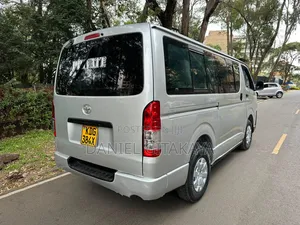 Toyota HiAce 2014 Silver