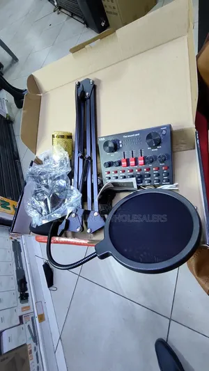 V8s Live Broadcast Sound Card + Studio Condenser Microphone