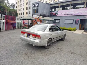 Nissan Sunny 2002 Silver