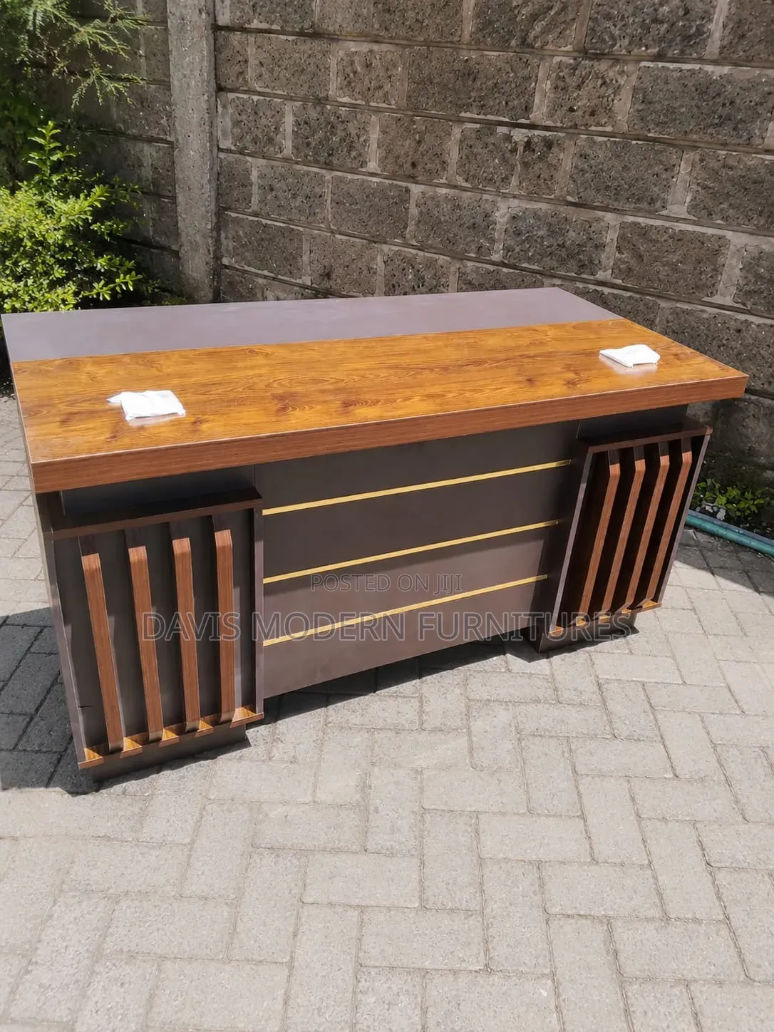 Slatted Side Panels Office Desk