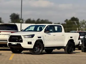 Toyota Hilux 2022 White
