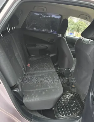 Toyota Ractis 2013 Silver