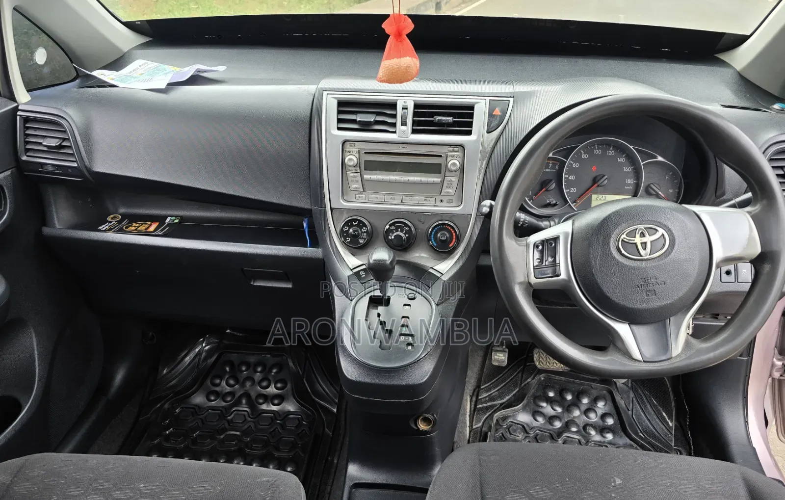 Toyota Ractis 2013 Silver