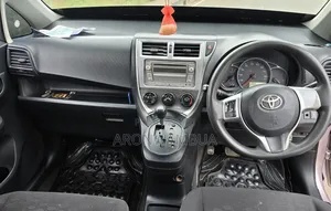 Toyota Ractis 2013 Silver