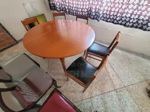 Dinning Table 5 Seaters (Mahogany Finish) Used