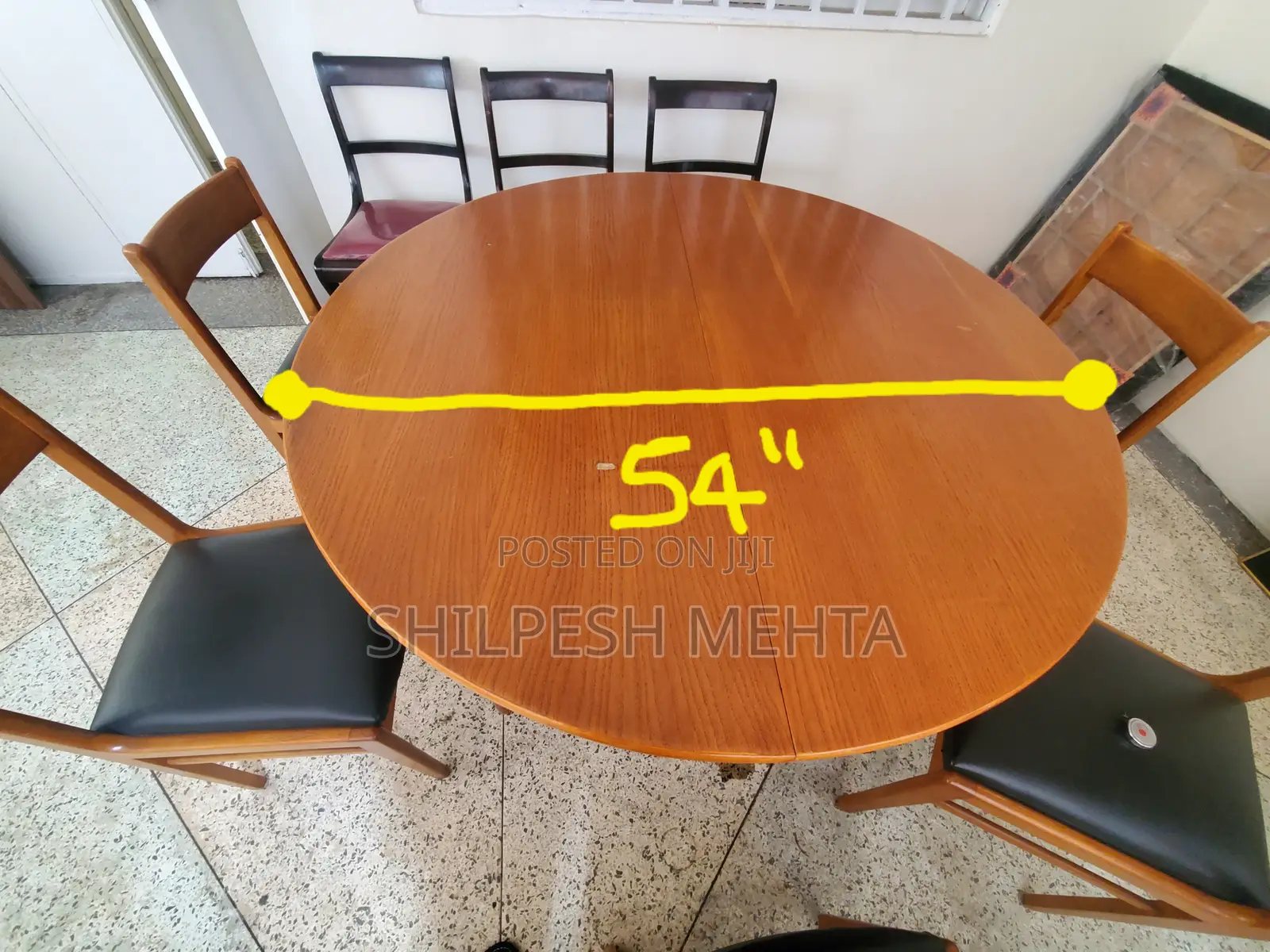 Dinning Table 5 Seaters (Mahogany Finish) Used