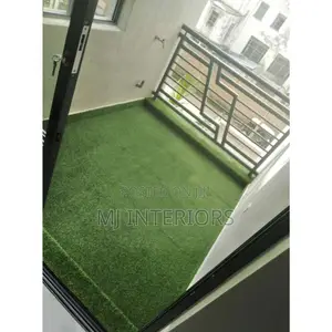 Green Artificial Grass Carpet for Modern Outdoor Style