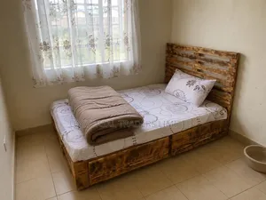 Strong 4×6 Pallet Bed With Drawers. MKKN