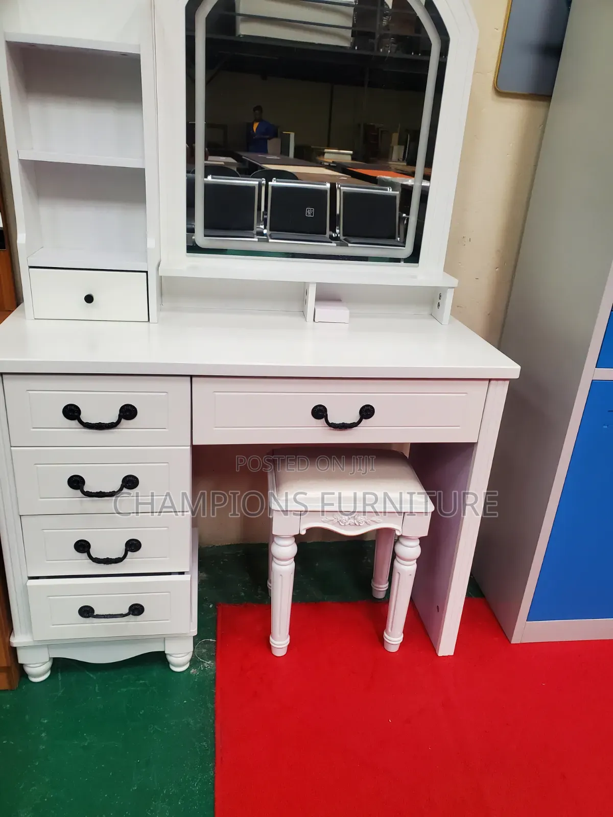 Dressing Table Withled Mirror