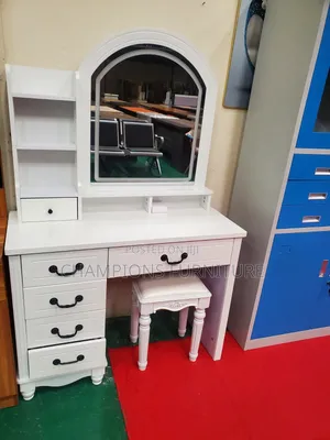 Dressing Table Withled Mirror