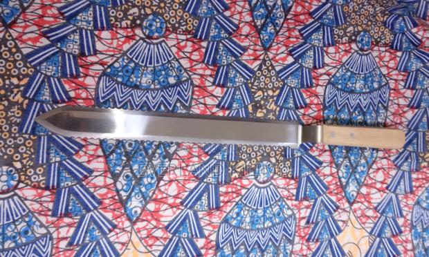 Serrated Uncapping Knife - main view
