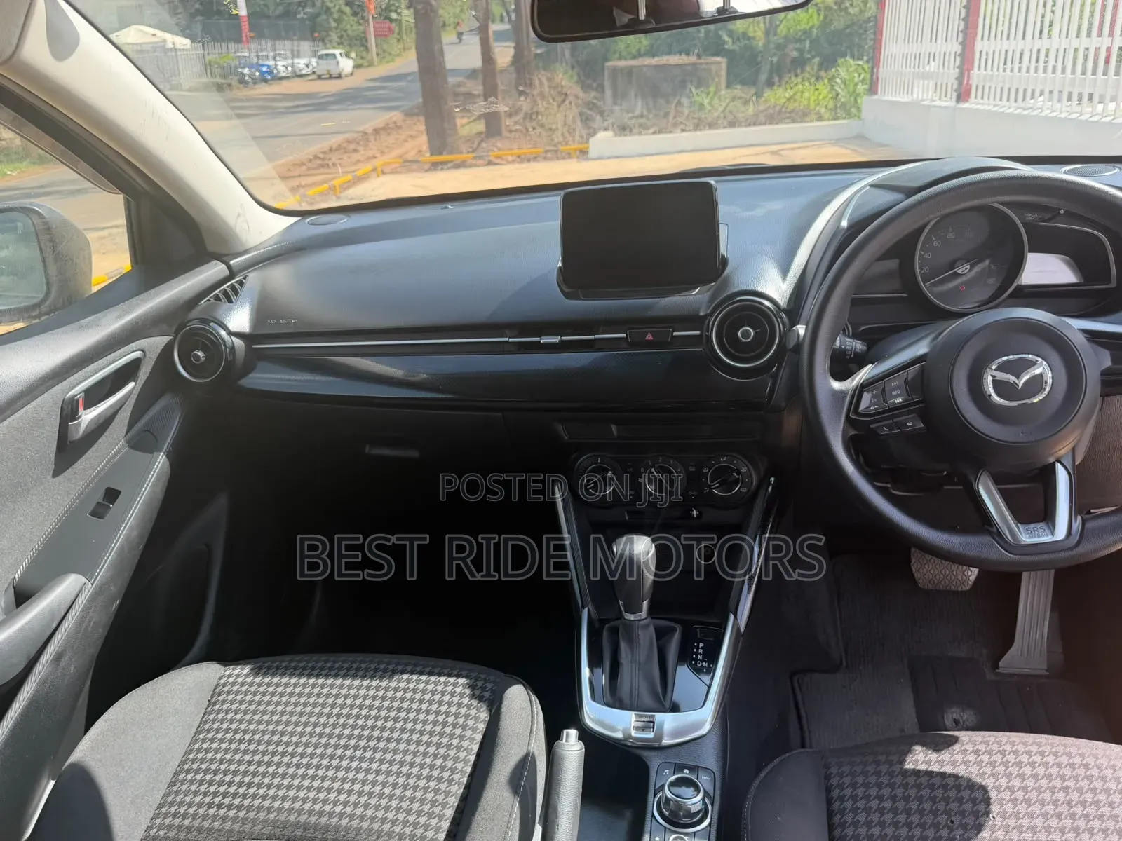 Mazda Demio 2017 Silver