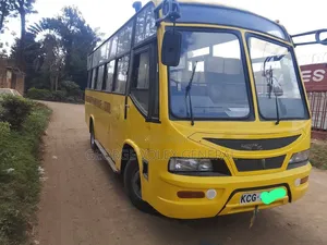 Isuzu Std 2815 2013 Yellow